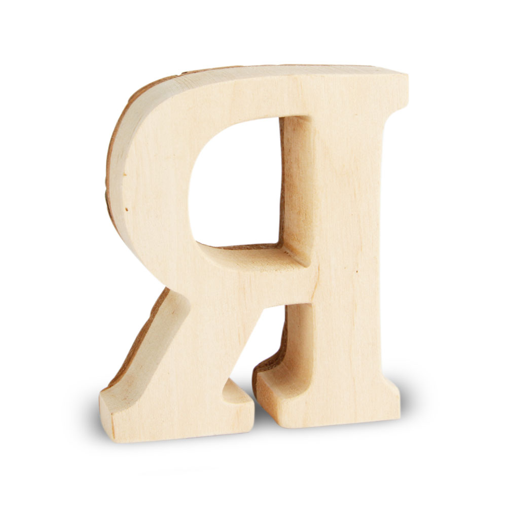 Holzbuchstabe mit Rinde: R Holzbuchstabe mit Rinde: R