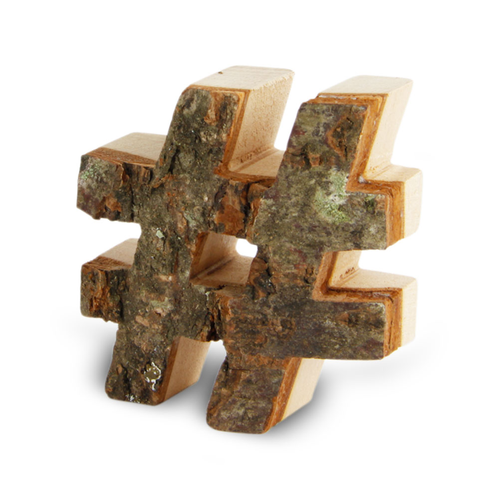 Holzbuchstabe mit Rinde: # Holzbuchstabe mit Rinde: #